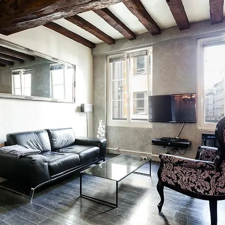Napoleon / Picasso Apartment